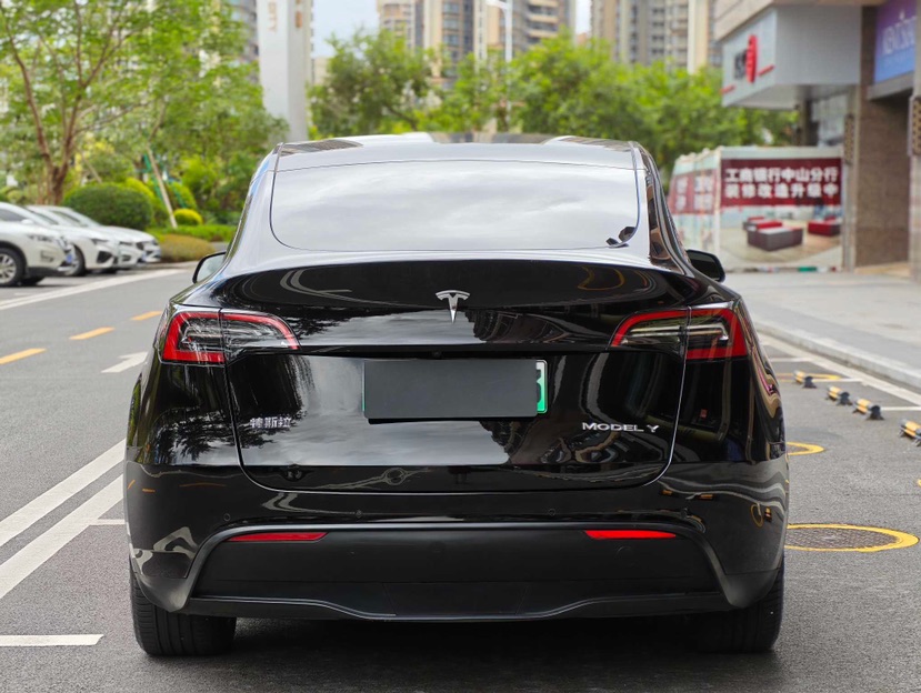 Tesla Model Y 2022 car image #7