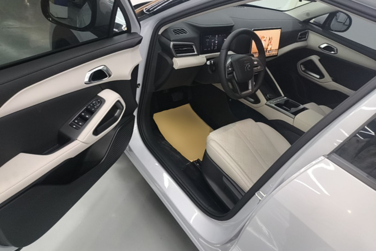 BYD YuanUP 2025 #16 BYD YuanUP 2025 car image #16