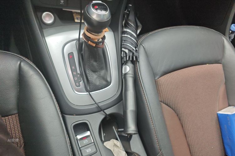 Audi Q3 2018 car image #16