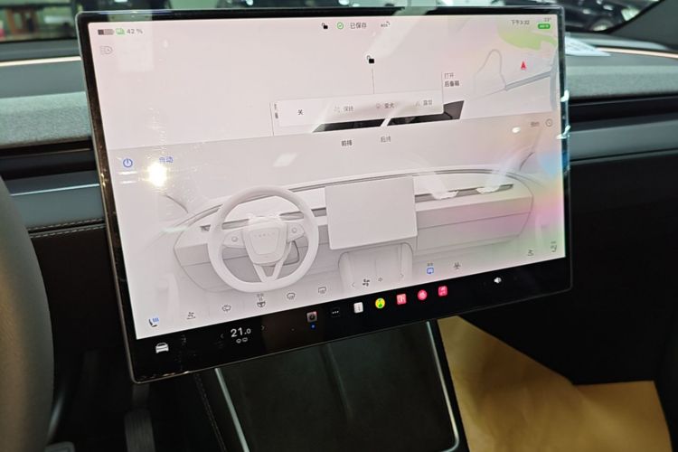 Tesla Model Y 2026 immagine di auto #13