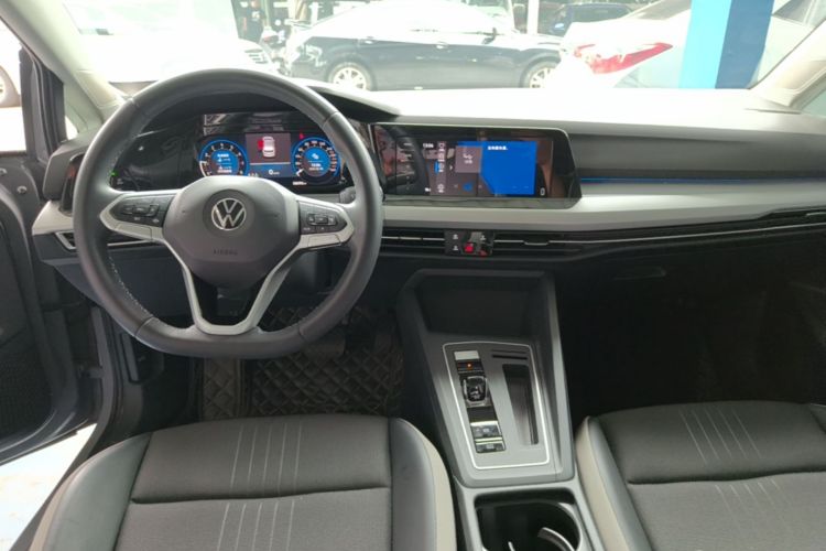 Volkswagen Golf 2022 car image #10