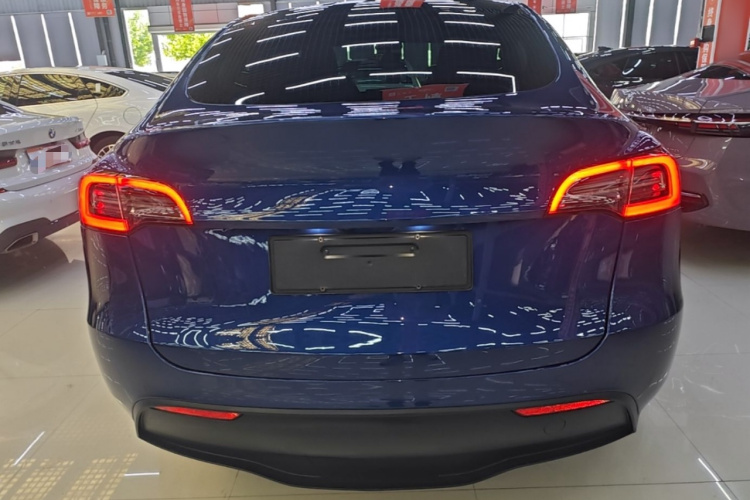 Tesla Model Y 2021 #4 Tesla Model Y 2021 car image #4
