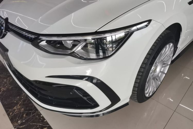 Volkswagen Golf 2022 car image #23