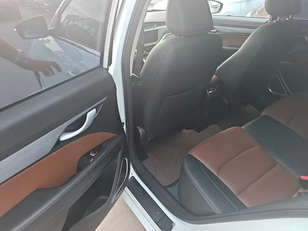 GEELY Emgrand 2021 #4 GEELY Emgrand 2021 car image #4