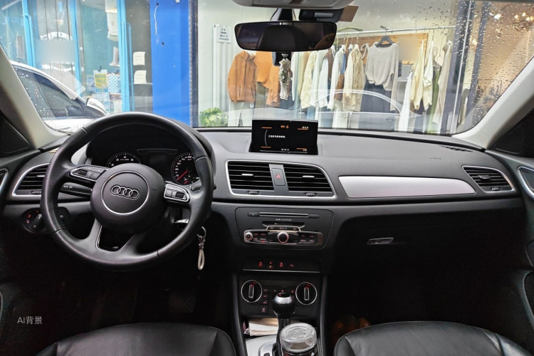 Audi Q3 2018 car image #11