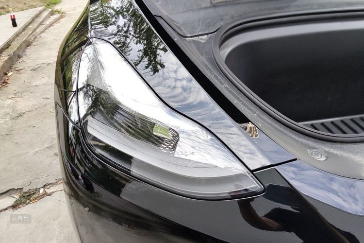 Tesla Model Y 2021 car image #8
