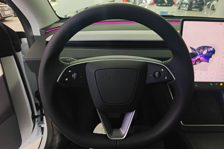 Tesla Model Y 2025 #11 Tesla Model Y 2025 car image #11