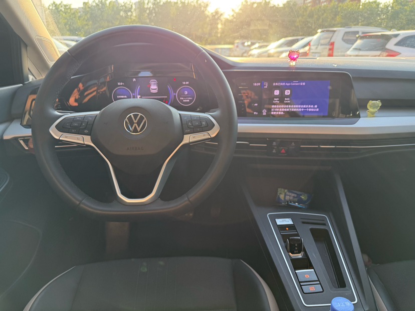 Volkswagen Golf 2022 car image #5