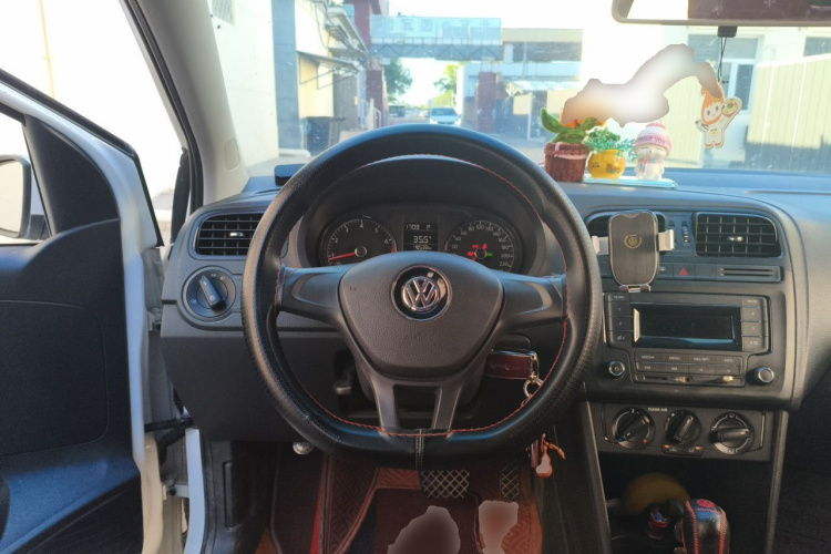 Volkswagen Polo 2019 car image #11