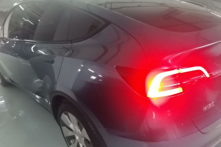 Tesla Model Y 2022 #5 Tesla Model Y 2022 car image #5