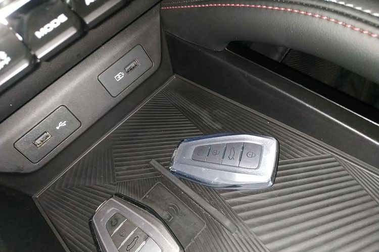 GEELY Coolray 2023 immagine di auto #14