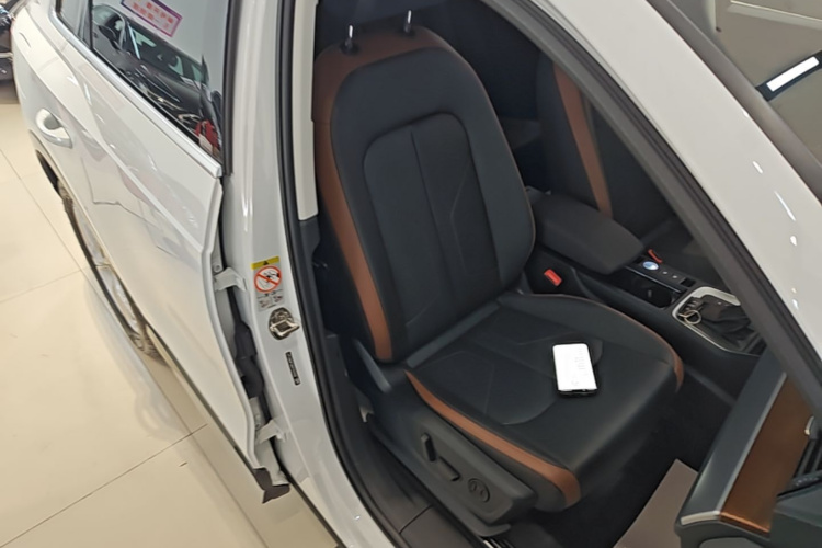 Audi Q3 2023 car image #24