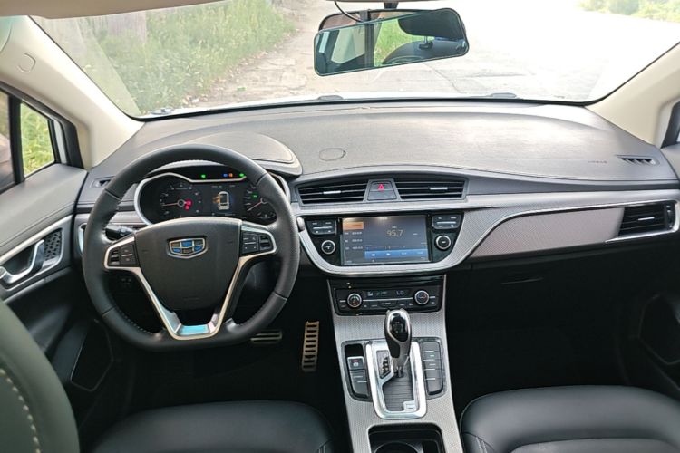 GEELY Emgrand GS 2017 car image #10