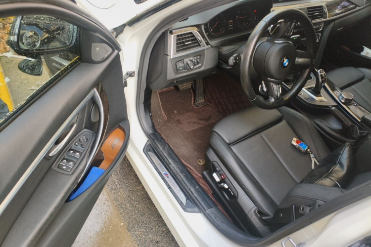 BMW 3 Series 2018 car image #9