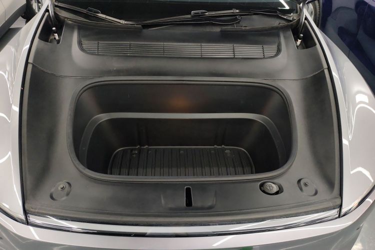 Tesla Model Y 2025 #20 Tesla Model Y 2025 car image #20