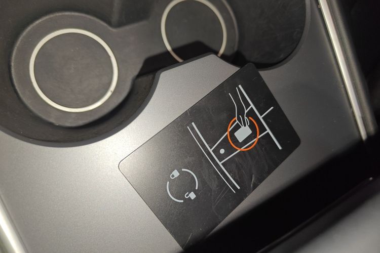 Tesla Model 3 2022 car image #14
