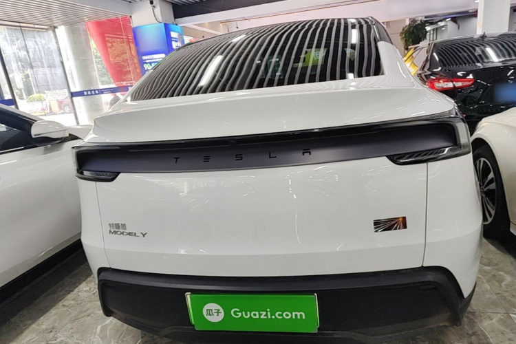 Tesla Model Y 2024 #6 Tesla Model Y 2024 car image #6