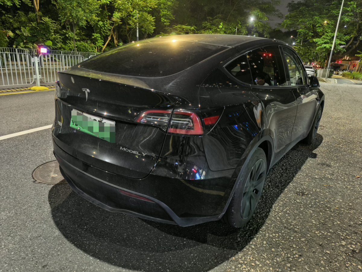 Tesla Model Y 2023 car image #4