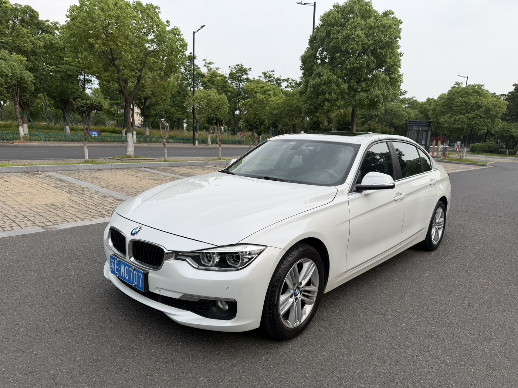 BMW 3 Series 2016 BMW 3 Series 2016 car image