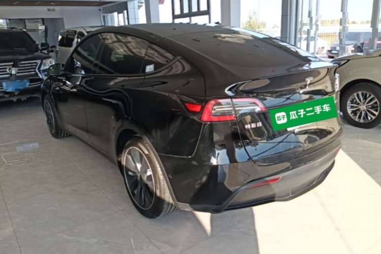 Tesla Model Y 2023 #5 Tesla Model Y 2023 car image #5