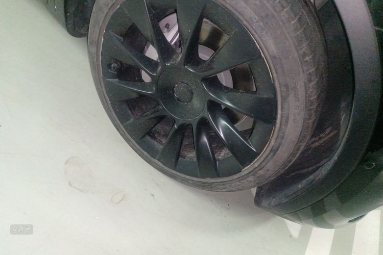 Tesla Model Y 2021 car image #9