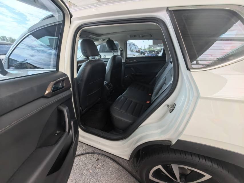 2023 car image #8
