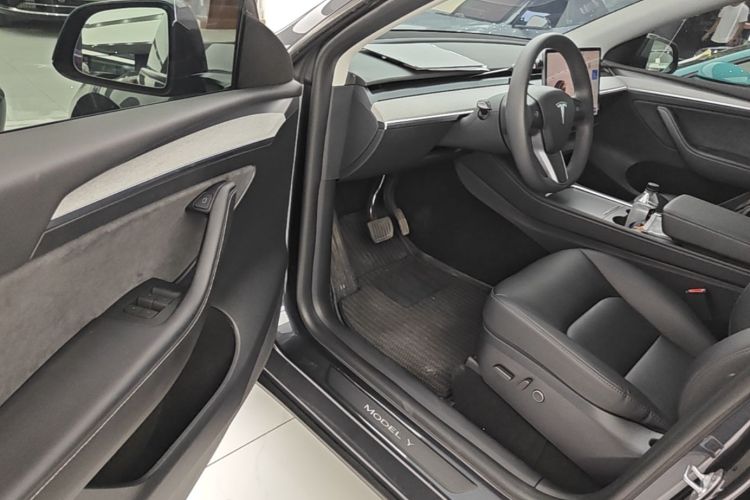 Tesla Model Y 2024 #16 Tesla Model Y 2024 car image #16