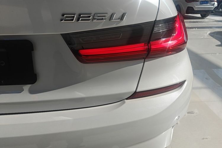 BMW 3 Series 2021 #8 BMW 3 Series 2021 car image #8