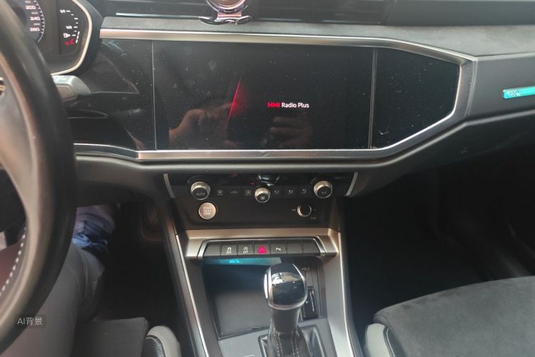 Audi Q3 2020 car image #15