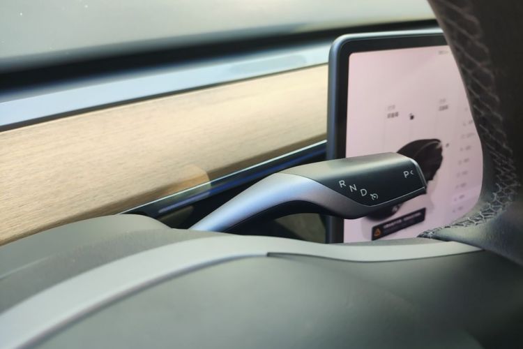 Tesla Model Y 2022 car image #18