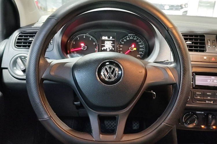 Volkswagen Polo 2016 car image #15