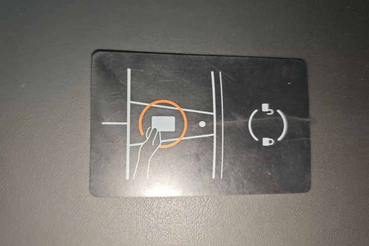 Tesla Model 3 2022 car image #9