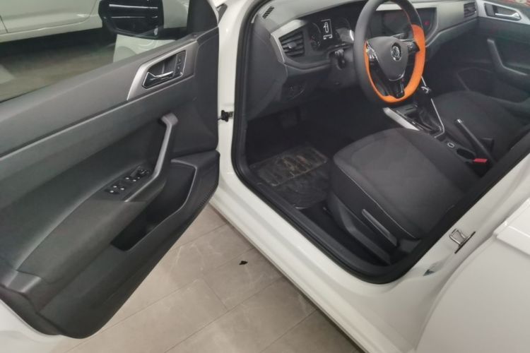 Volkswagen Polo 2019 car image #12