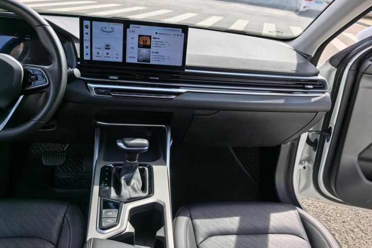 GEELY Emgrand 2023 car image #15