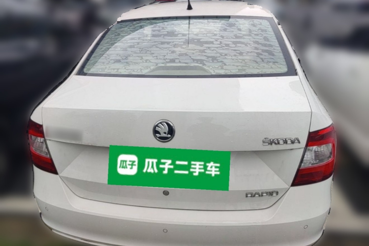 Skoda Rapid 2015 car image #6