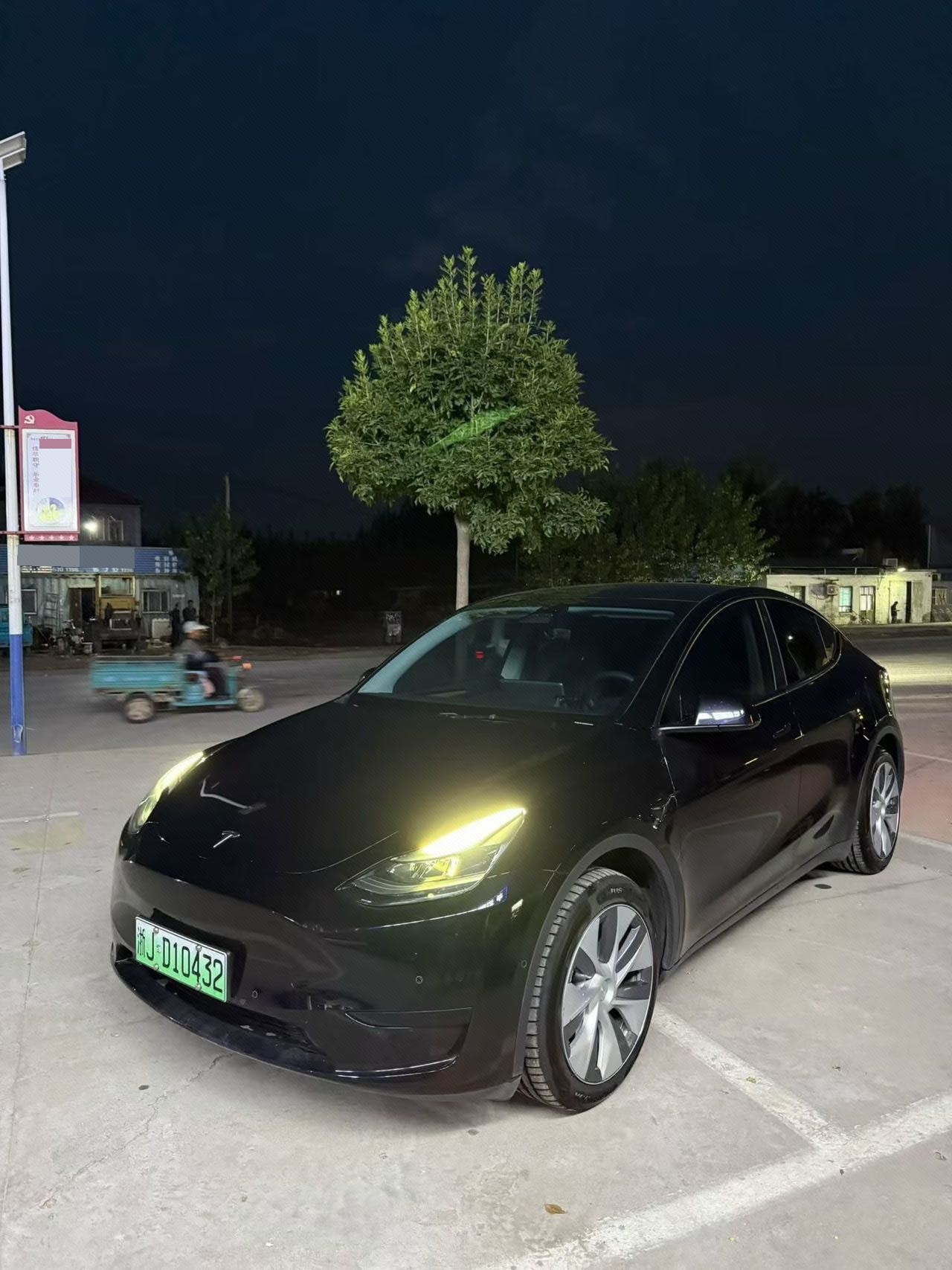 Tesla Model Y 2023 car image 