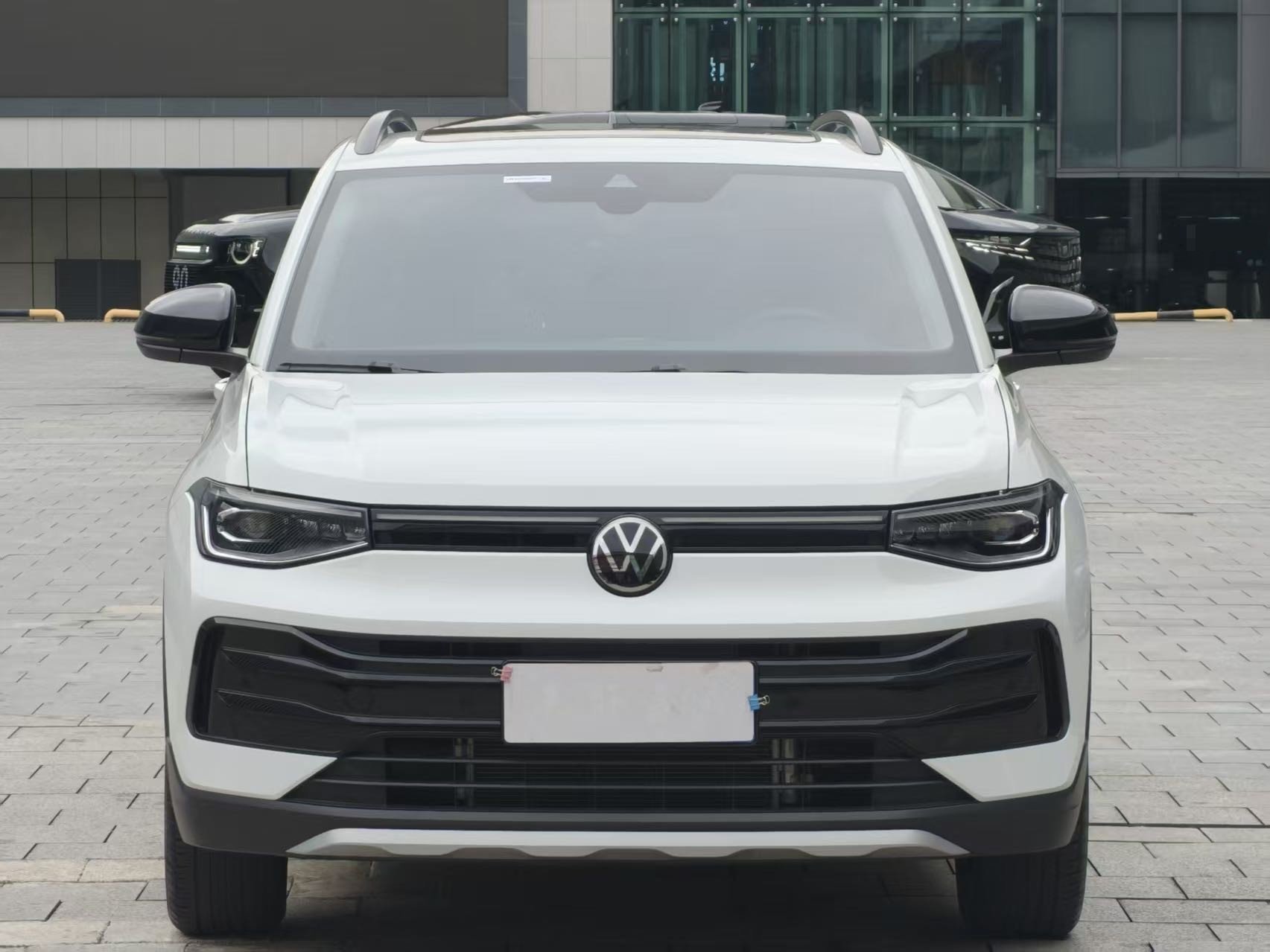 Volkswagen Tharu 2025 car image #2