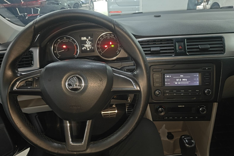 Skoda Rapid 2016 #10 Skoda Rapid 2016 car image #10