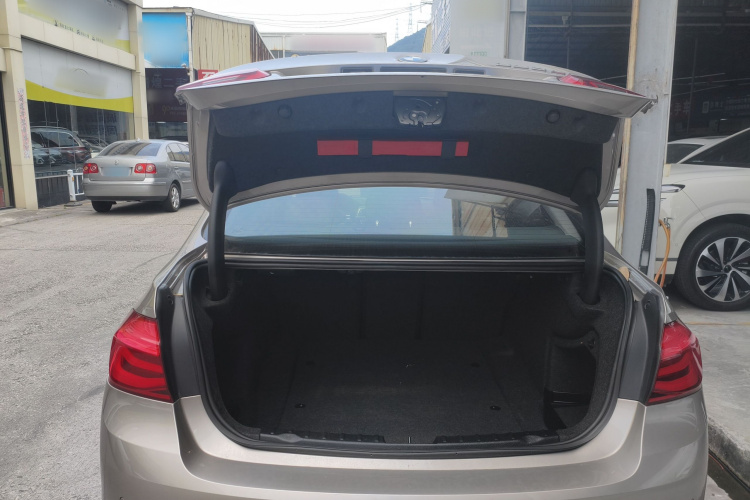 BMW 3 Series 2018 #19 BMW 3 Series 2018 car image #19