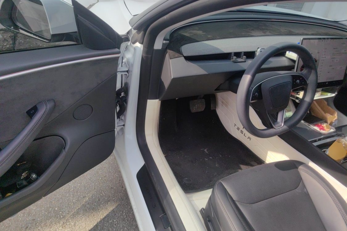 Tesla Model 3 2024 immagine di auto #24