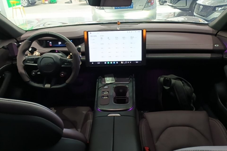 MI SU7 2025 car image #11
