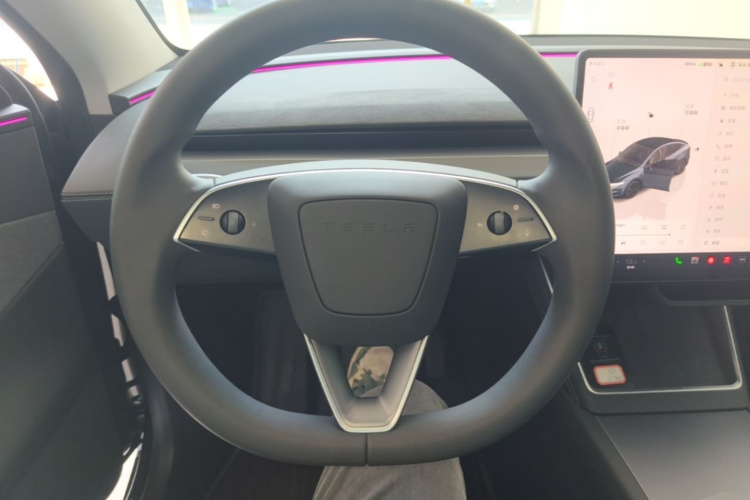 Tesla Model Y 2025 #11 Tesla Model Y 2025 car image #11