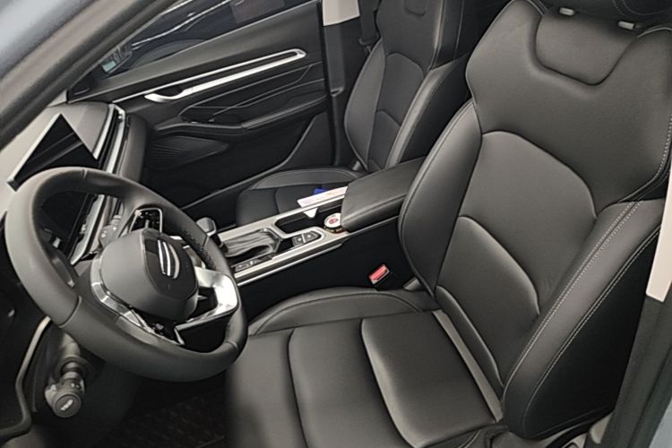 GEELY Emgrand 2025 #15 GEELY Emgrand 2025 car image #15