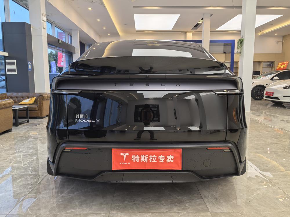 Tesla Model Y 2026 car image #5