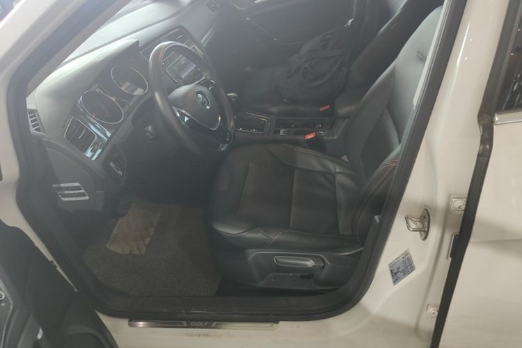Volkswagen Golf 2017 car image #15
