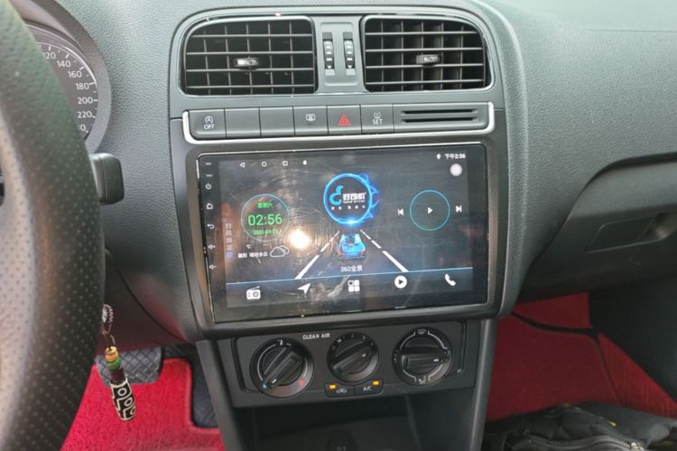 Volkswagen Polo 2018 car image #13