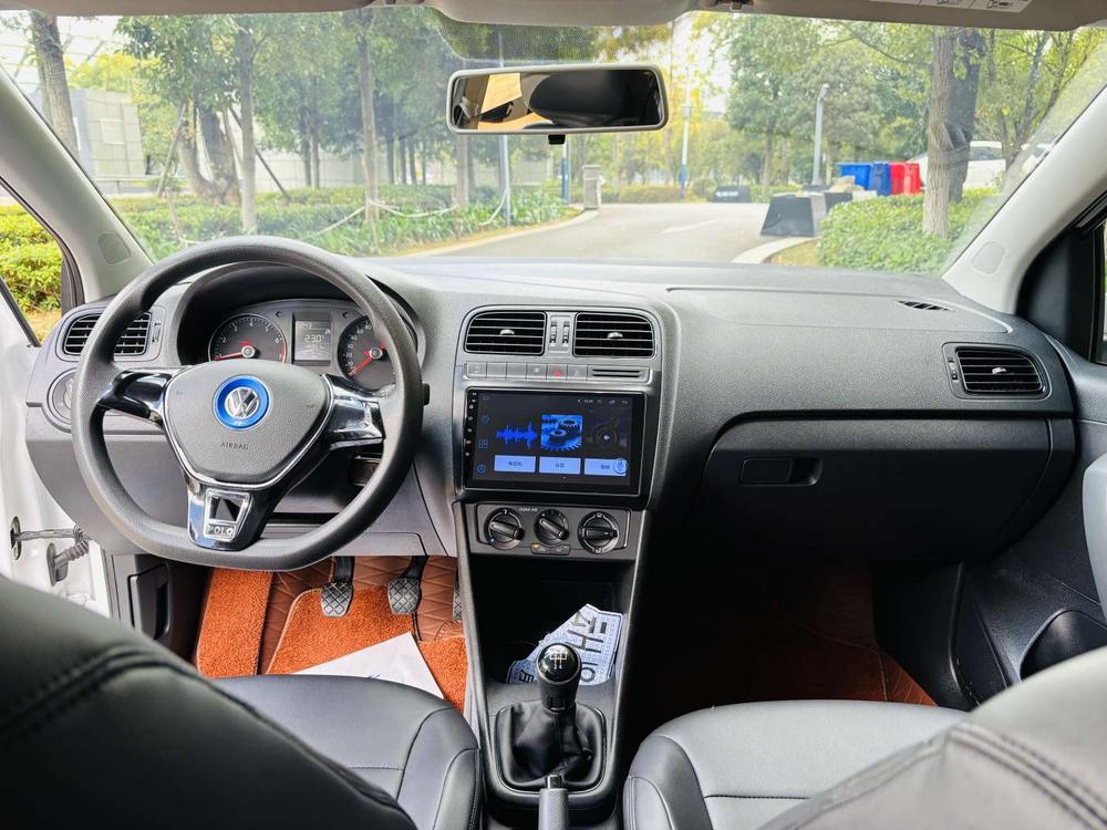Volkswagen Polo 2019 car image #8