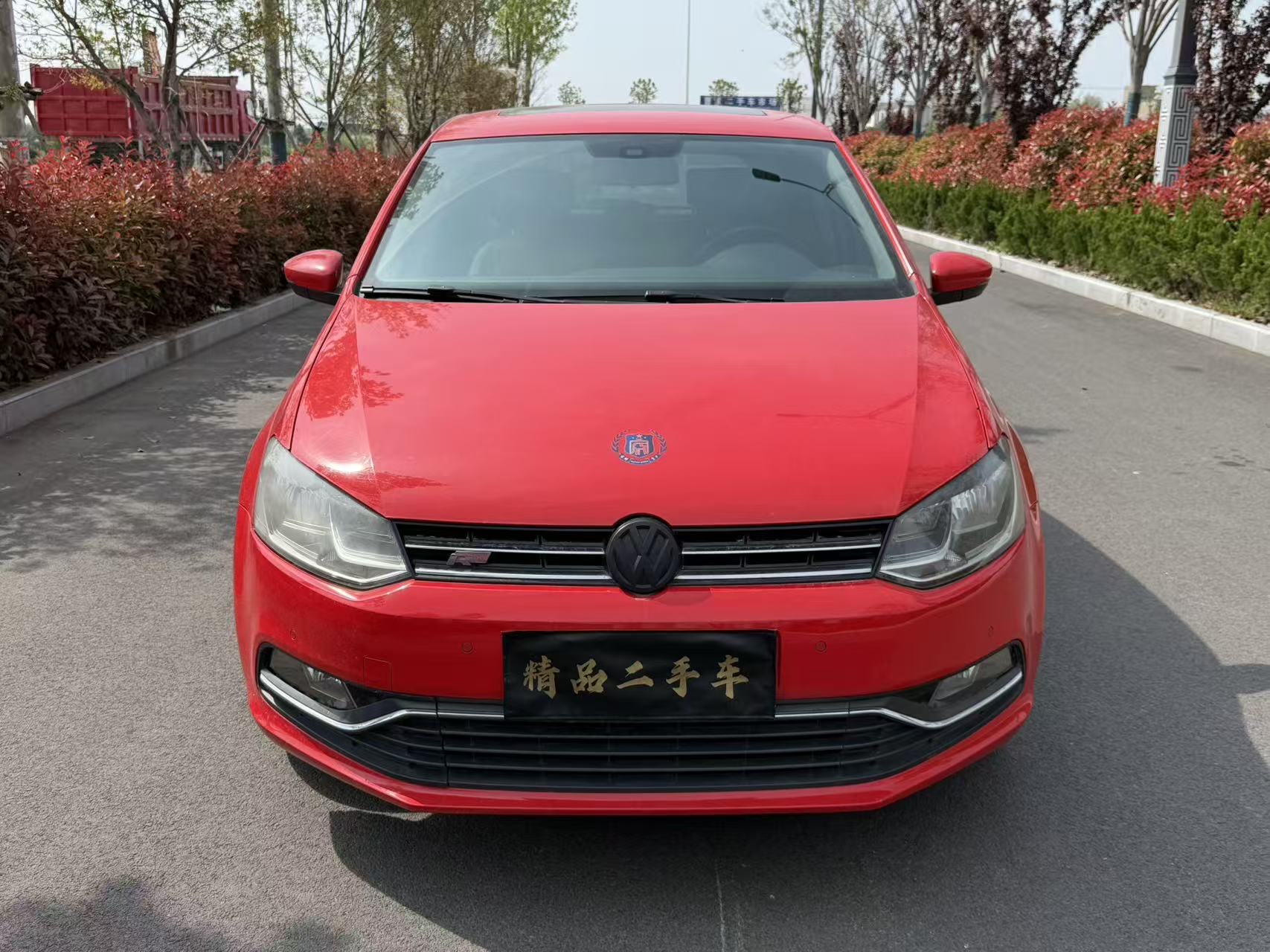 Volkswagen Polo 2015 car image #2