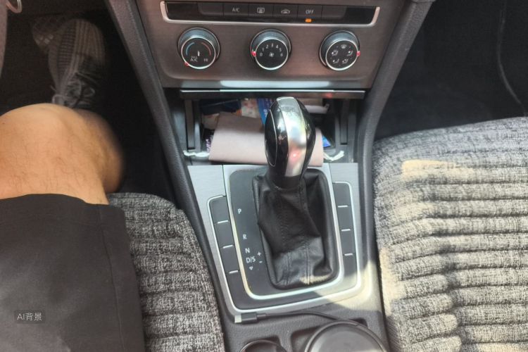 Volkswagen Golf 2016 car image #16