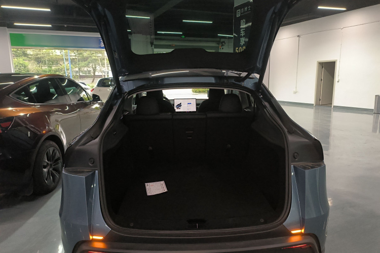Tesla Model Y 2025 #19 Tesla Model Y 2025 car image #19